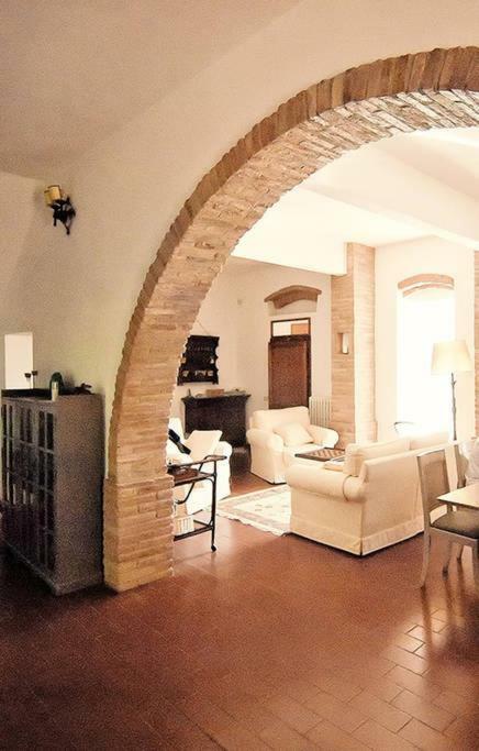 Stunning Country House Overlooking Tuscany Hills Lorenzana Eksteriør billede
